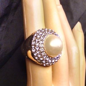 Rhinestones Faux White Pearl Sexy Ring